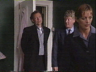 Clive Bellman takes DI Deakin and WDC Rawton into Keller's room